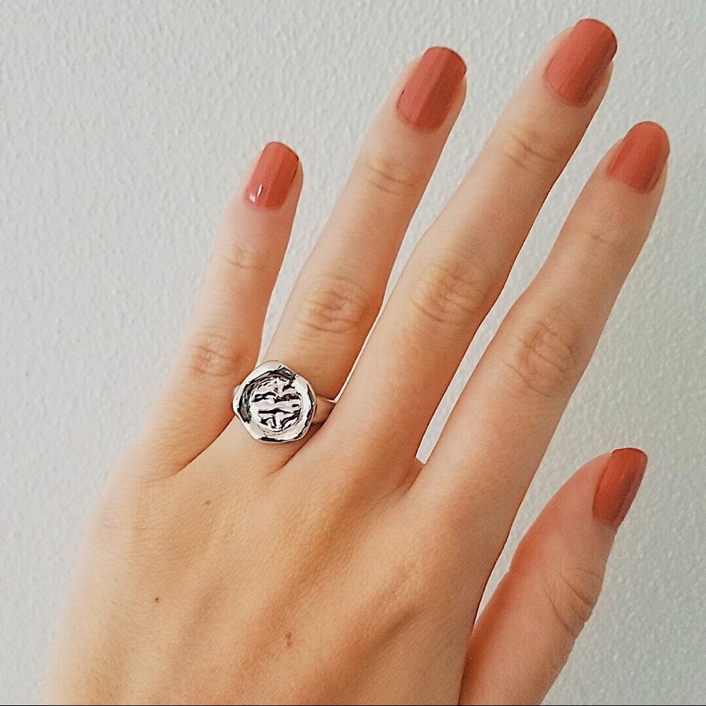 Round Abstract Ring - Picture 3 of 4